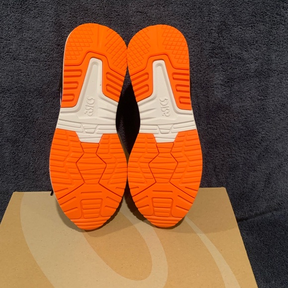 New in box! ASICS kids lyte classic gs sneakers - Picture 4 of 4